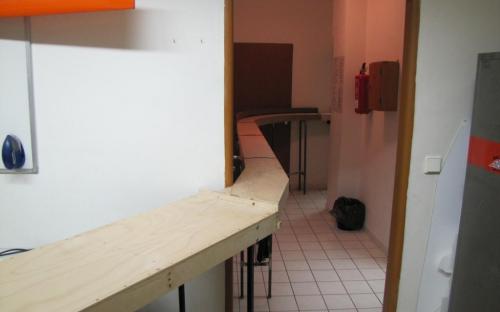Přechod ze stanice Brod do trati v předsíni 