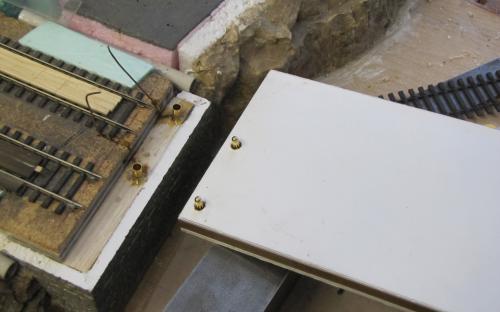 08/2018 - Řešení elektrického připojení kolejí na mostě ke trati