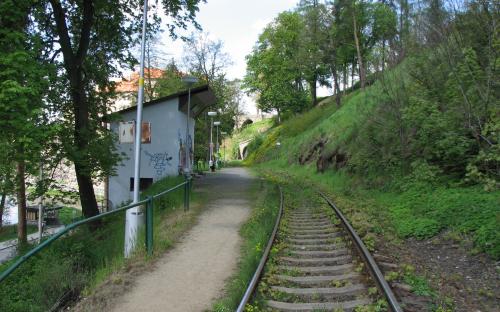 Zastávka Horní Ledeč s ledečským hradem v pozadí - 2008