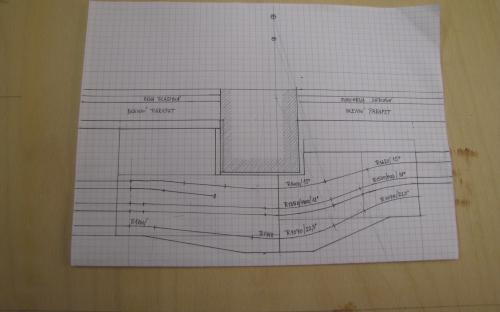 Detail plánu kolejiště kolem betonového sloupu