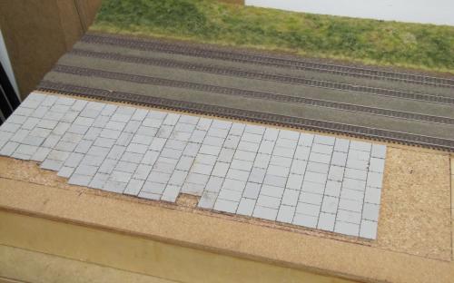 08/2019 - Lepení panelů na skládkovou plochu v žst. Ledeč