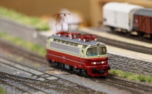 Zapůjčená elektrická lokomotiva řady S489.0 (laminátka)