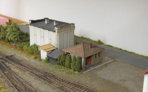 01/2025 - Modelářské dokončení okolí drážních budov ve stanici Ledeč