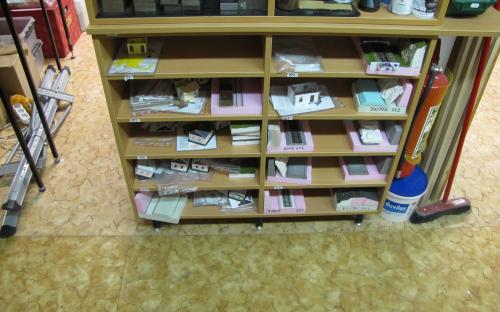 Sem si ukládají naši malí i větší modeláři své rozdělané výtvory