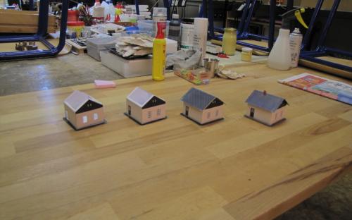 Rozpracované vystřihovánky drážních domků - kroužek pro nejmenší